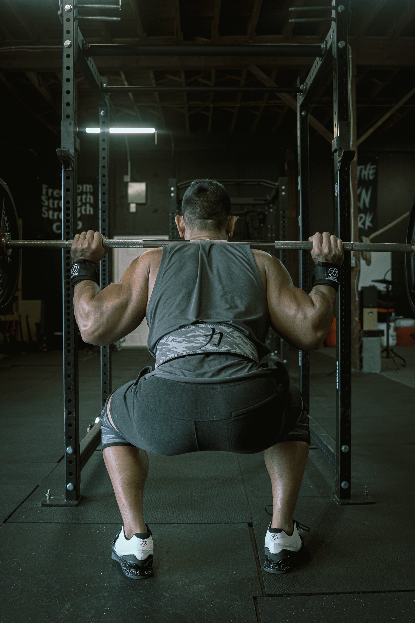 How to Wear a Weightlifting Belt